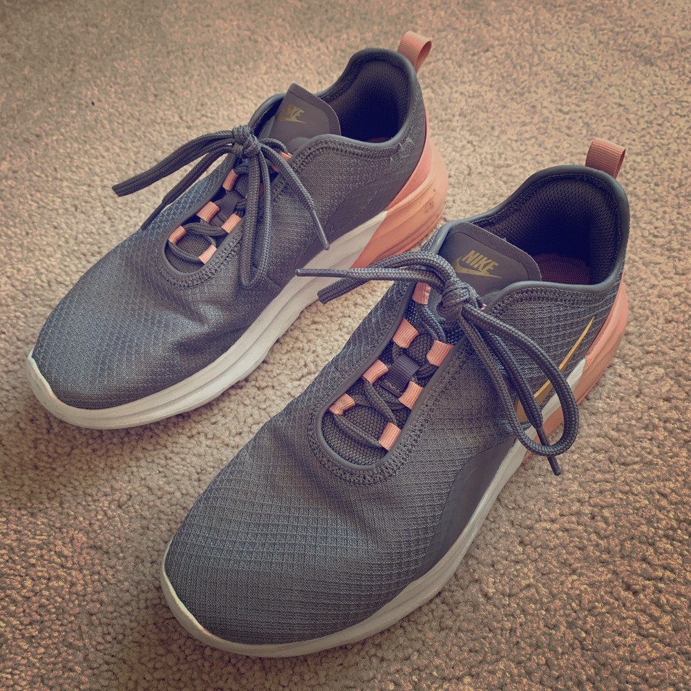 Nike Air Max Motion 2 Sneakers